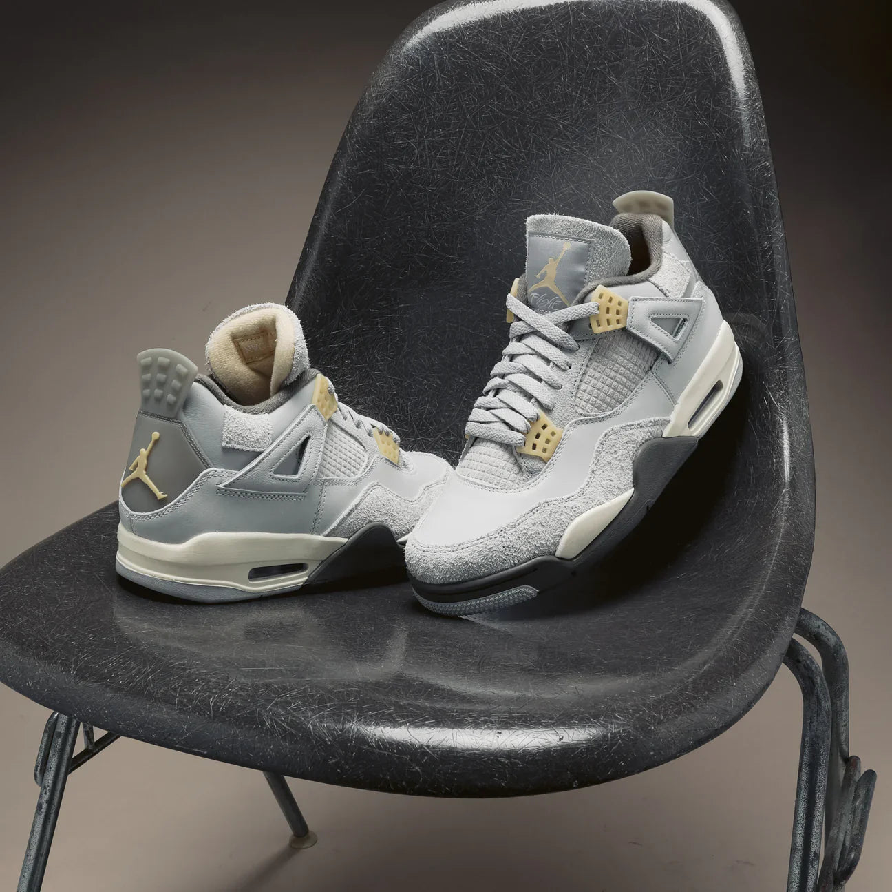 Air Jordan 4 Retro SE Craft Photon Dust