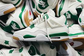 Air Jordan 4 Retro SB Pine Green